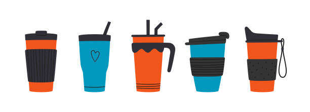 ilustraciones, imágenes clip art, dibujos animados e iconos de stock de juego de vasos con tapa, mango y paja. tazas reutilizables y taza de termo. diferentes diseños de termos para llevar café. ilustraciones vectoriales aisladas en estilo plano y de dibujos animados - insulated drink container