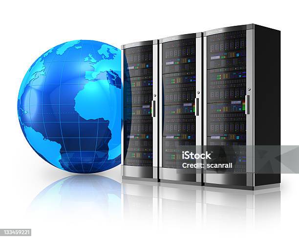 Netzwerkservern Und Blauer Globus Auf Weißem Hintergrund Stockfoto und mehr Bilder von Globus