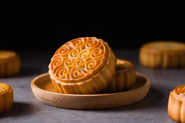 traditional chinese mid-autumn festival food moon cake - mooncake 個照片及圖片檔