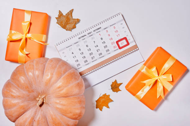istock October 2021 monthly calendar, giftboxes and pumpkin 1334623093