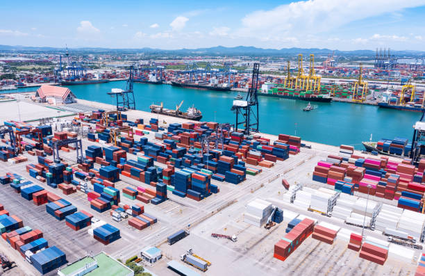 экспортная система и судоходная отрасль, которая бизнес хабор перевозка контейнеровоз фон - singapore shipping cargo container nautical vessel стоковые фото и изображения