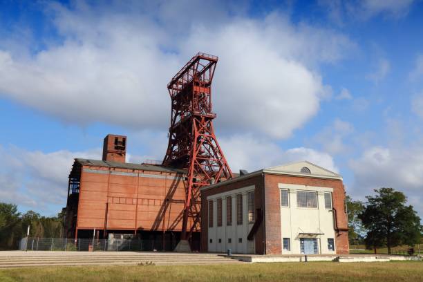 antigua mina de carbón en gelsenkirchen - color image gelsenkirchen ruhr architecture fotografías e imágenes de stock