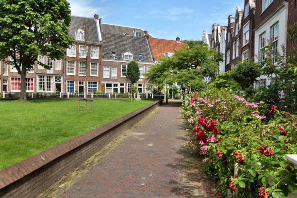 istock Amsterdam Begijnhof 1334635008