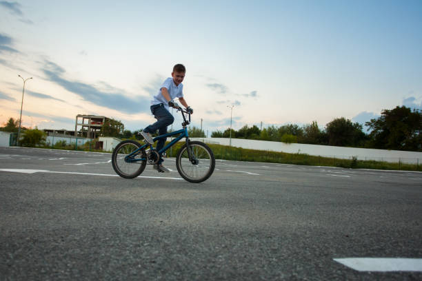 man riding bicycle on road - ten speed bicycle imagens e fotografias de stock