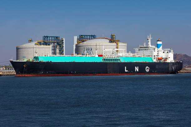 lng-tankschiff - tankschiff stock-fotos und bilder