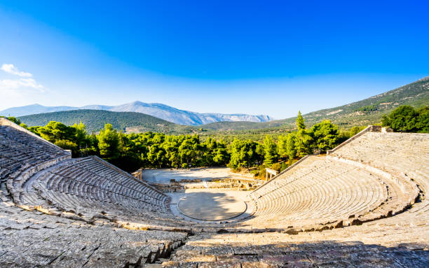 「エコー」:ギリシャのエピダウロス劇場のパノラマ - epidaurus greece epidavros amphitheater ストックフォトと画像