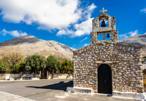 chapel in the mani village alika, peloponnese greece - mani peninsula imagens e fotografias de stock