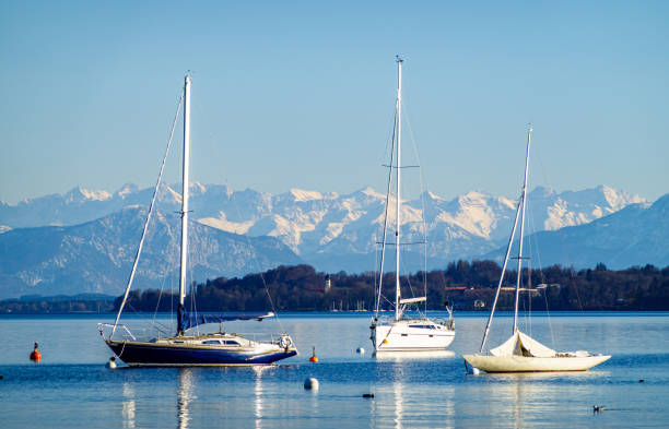 barco en el lago Starnberg en Baviera - tutzing - foto de stock