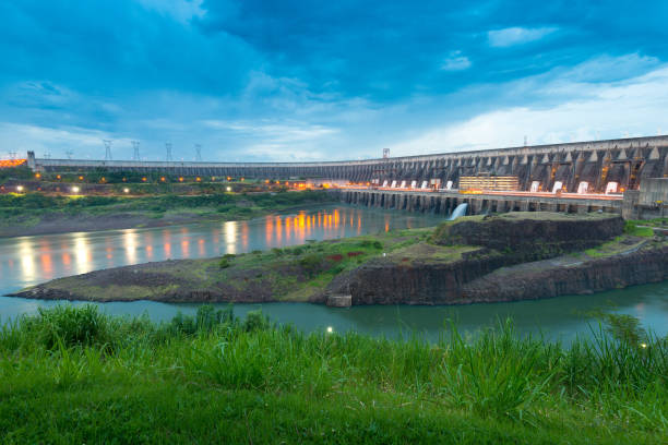 barrage hydroélectrique d’itaipu - itaipu dam photos et images de collection