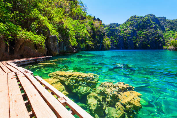 jezioro kayangan na wyspie coron na filipinach - kayangan lake zdjęcia i obrazy z banku zdjęć