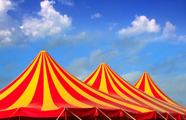 tenda de circo vermelho laranja e amarelo padrão despojado - circus tent fotos - fotografias e filmes do acervo
