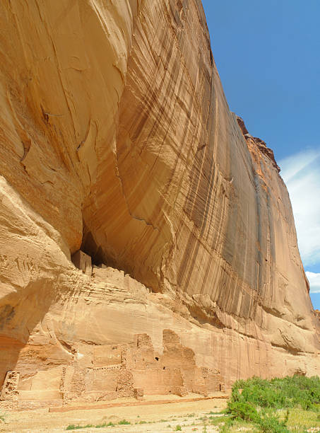 istock White House native american indian ruins 133475409