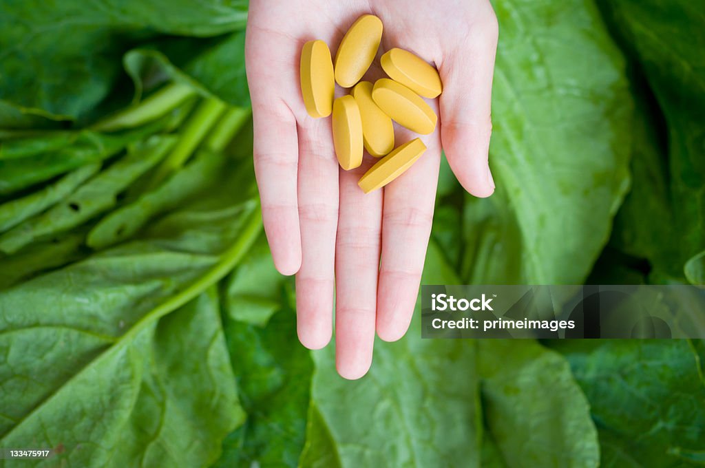 Legumes com remédios. - Foto de stock de Alimentação Saudável royalty-free