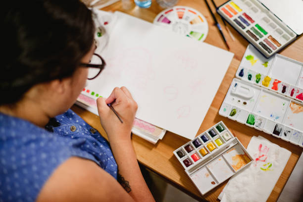 istock Hispanic Woman Painting and making art 1334805589