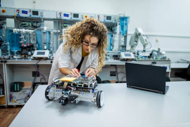 Engineer Maker Lab 990+ Mechanical Engineering Lab Stock Photos, Pictures & Royalty-Free ...
