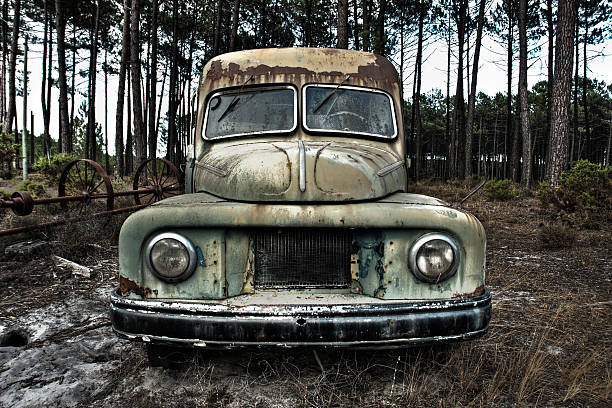 istock Abandoned Truck in the field 133482637