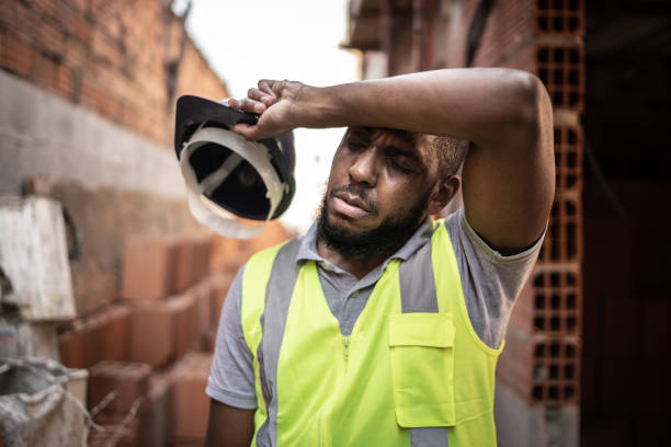 Exhausted construction worker at construction site Exhausted construction worker heat stress stock pictures, royalty-free photos & images