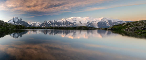 the Cheserys lake with mount blanc mountain range on the background at Sunrise - France the Cheserys lake with mount blanc mountain range on the background at Sunrise - France snow river stock pictures, royalty-free photos & images