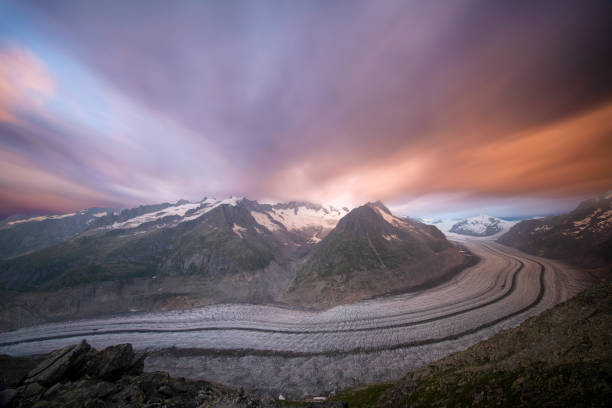 일출에 뇌우와 에기스호른에서 본 알라취 빙하 - 스위스 - jungfrau region berne canton valais canton eiger 뉴스 사진 이미지