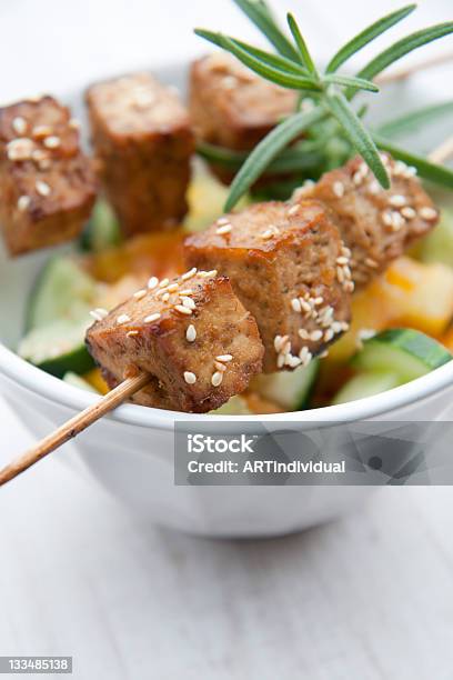 Gesundes Vegetarisches Gericht Gebackener Tofu Auf Sticks Sesamkörner Gemüse Stockfoto und mehr Bilder von Abnehmen