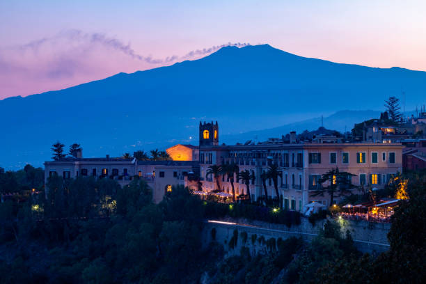 san domenico palace hotel in taormina, sicily - mt etna imagens e fotografias de stock