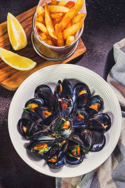 istock Freshly Steamed Mussels 1334910779