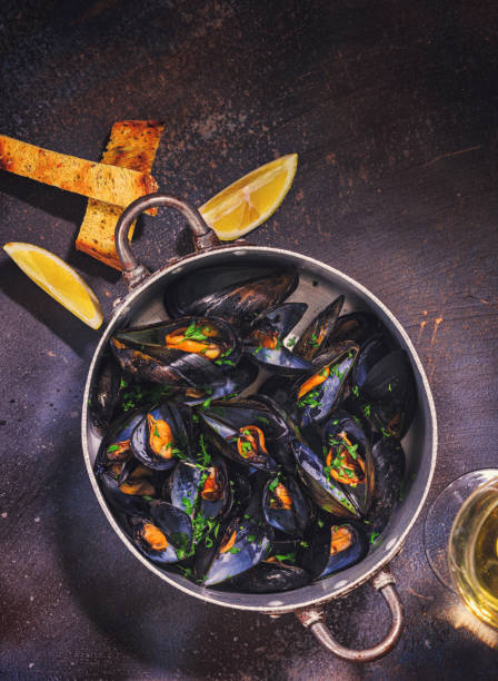 istock Freshly Steamed Mussels 1334910788