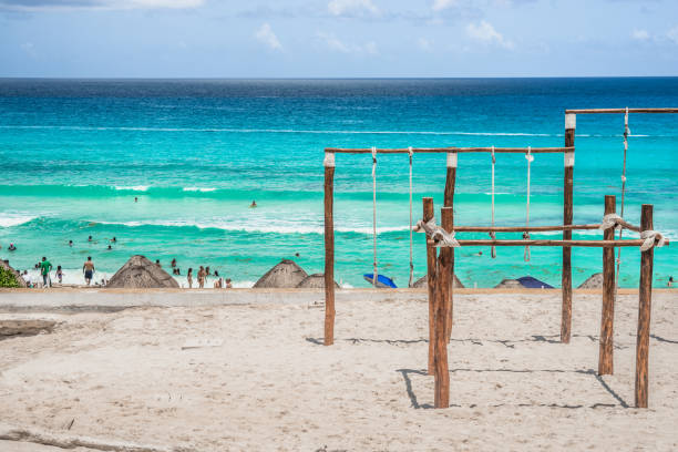 playground em playa delfines - beach tourist resort mexico tropical climate - fotografias e filmes do acervo