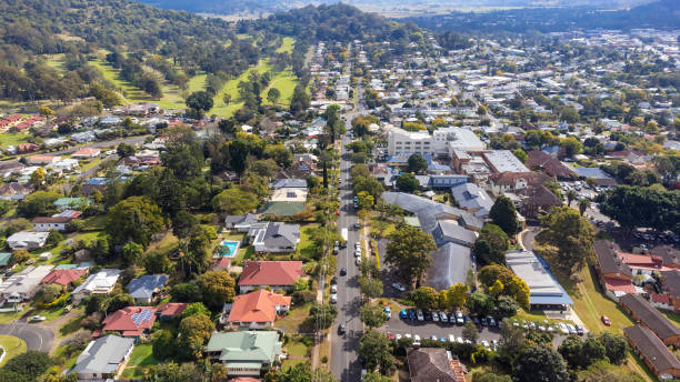 vista aérea sobre un suburbio regional de la ciudad - nueva gales del sur fotografías e imágenes de stock