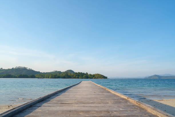 istock Mahitam Island panorama 1334960300