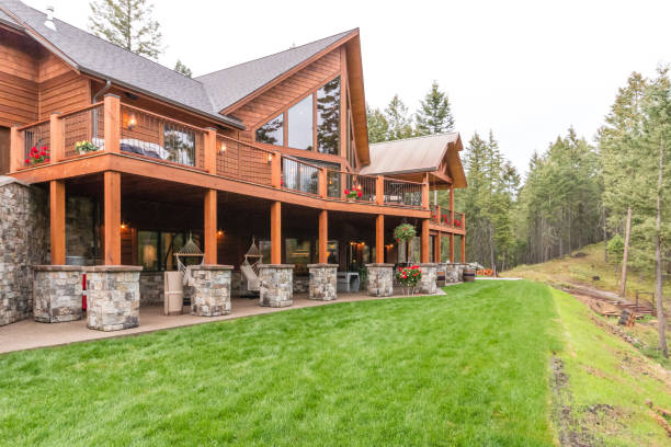 istock Home on pillars in Montana 1334968861