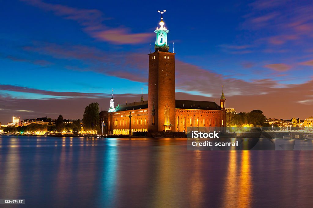 Vista nocturna de la Municipalidad de Estocolmo, Suecia - Foto de stock de Agua libre de derechos