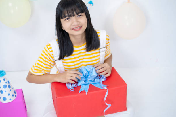 istock Young girl with present on party. 1334995501