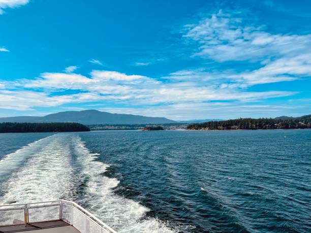 excursion en bateau de nanaimo à horseshoe bay - editorial sea white ship photos et images de collection
