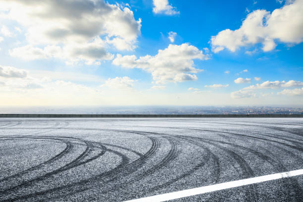 istock Empty and clean asphalt road and skyline view in summer 1335035439