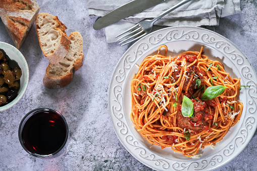 Spaghetti with Meatballs in Tomato Sauce