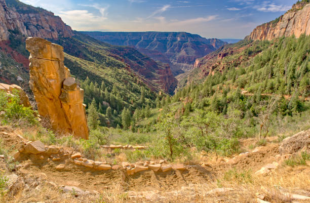 north kaibab trail pillar grand canyon north rim az - red rocks rock canyon escarpment - fotografias e filmes do acervo