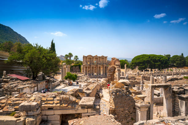 éfeso antiga cidade romana em selcuk, ismir, turquia - ephesus turkey roman ancient greece - fotografias e filmes do acervo