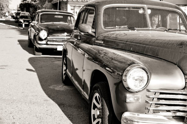 istock retro cars 1335086647