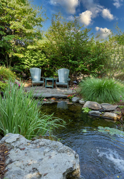 architettura paesaggistica per giardino primaverile ed estivo con giochi d'acqua - architecture feature foto e immagini stock