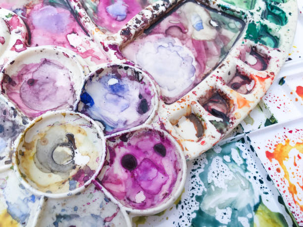 istock Used water color tray 1335174294