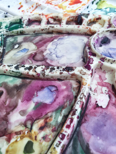 istock Used water color tray 1335174311