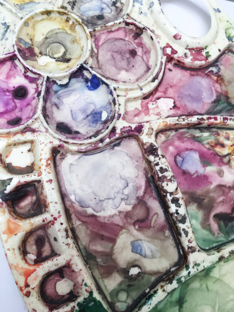 istock Used water color tray 1335174319