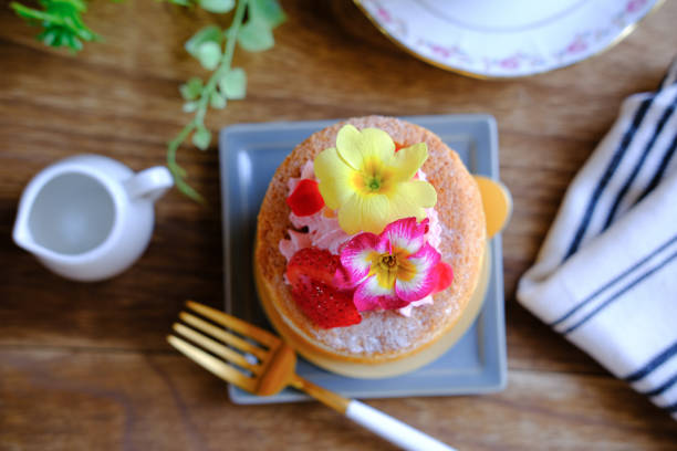 Healing time with cute sweets Healing time with Taiwanese castella cake
The edible flower is very cute edible flower stock pictures, royalty-free photos & images