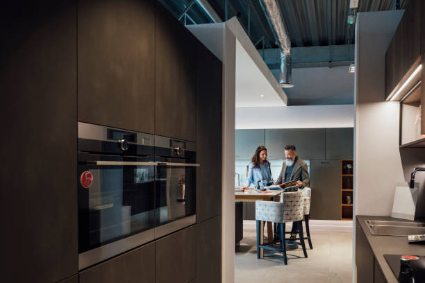 buscando la cocina perfecta - cocina estructura de edificio fotografías e imágenes de stock