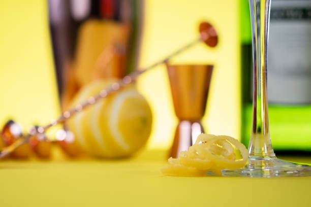 cocktail making close up - martini brand vermouth foto e immagini stock