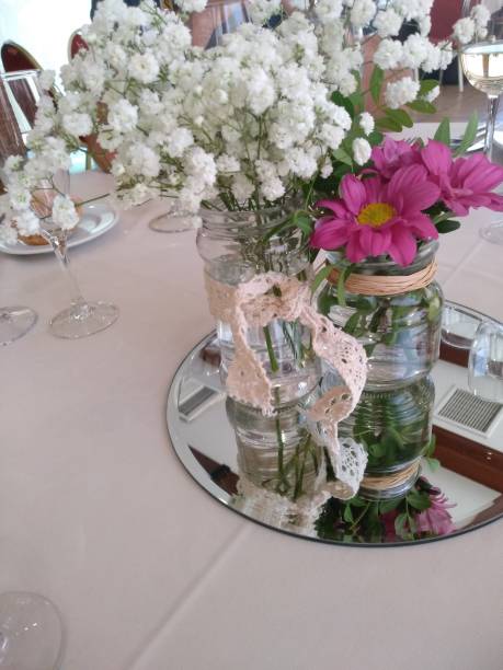 istock Flowers in the table 1335216102