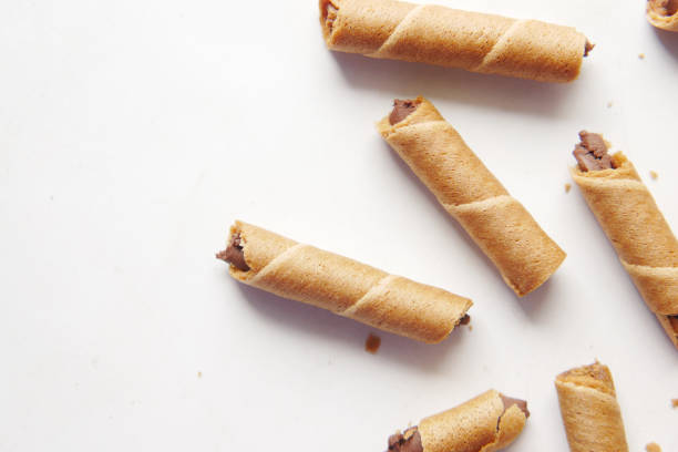 detalle corto de chocolate de rollo de oblea - wafer fotografías e imágenes de stock