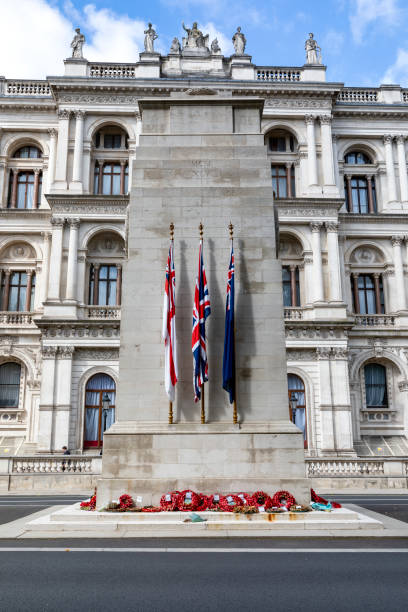 das kenotaph, whitehall, london - cenotaph stock-fotos und bilder