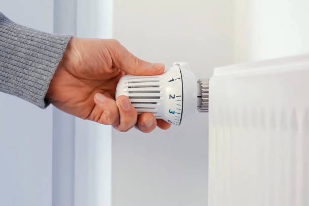 Hand adjustment of heating temperature on the radiator.